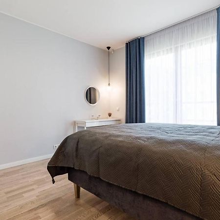 Central Apartments, Quiet With Free Parking And Ac. Reval Esterno foto
