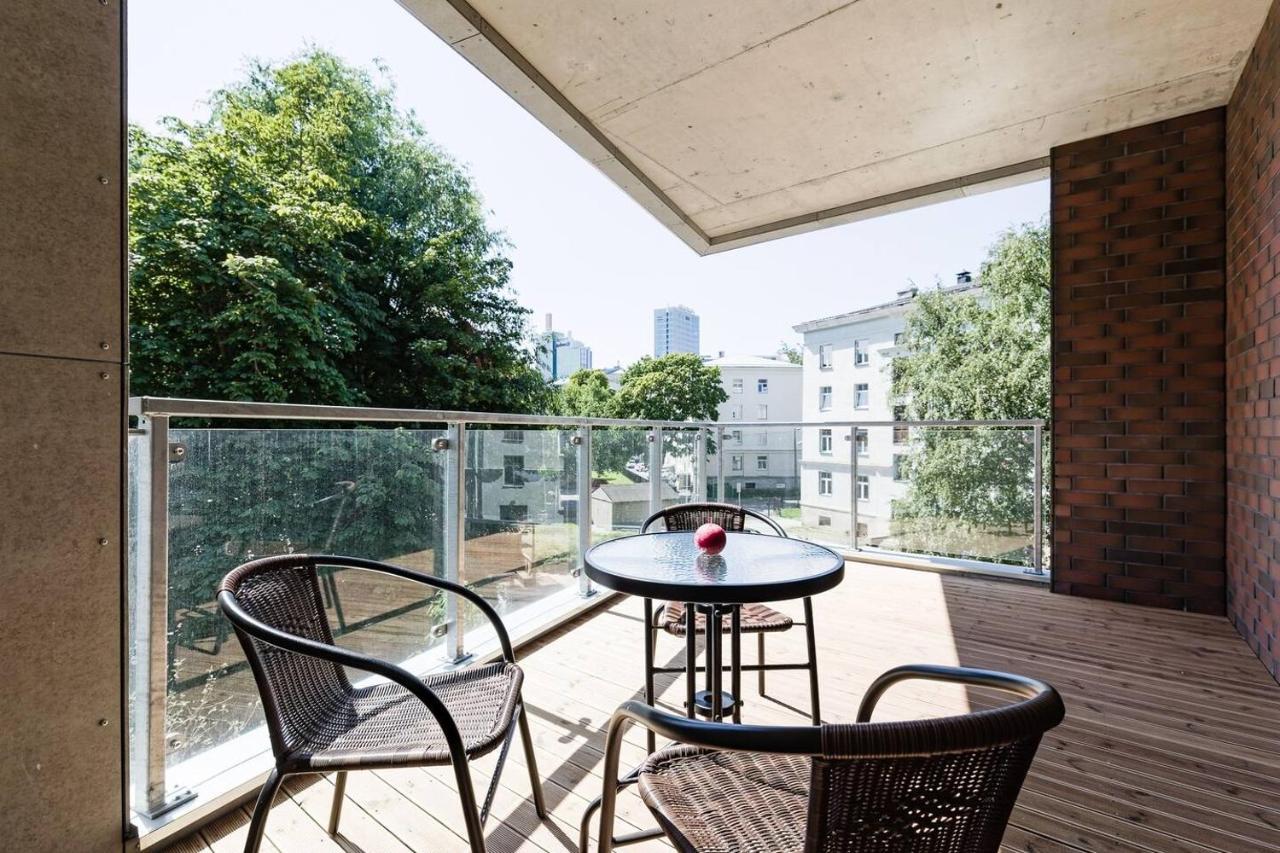Central Apartments, Quiet With Free Parking And Ac. Reval Esterno foto