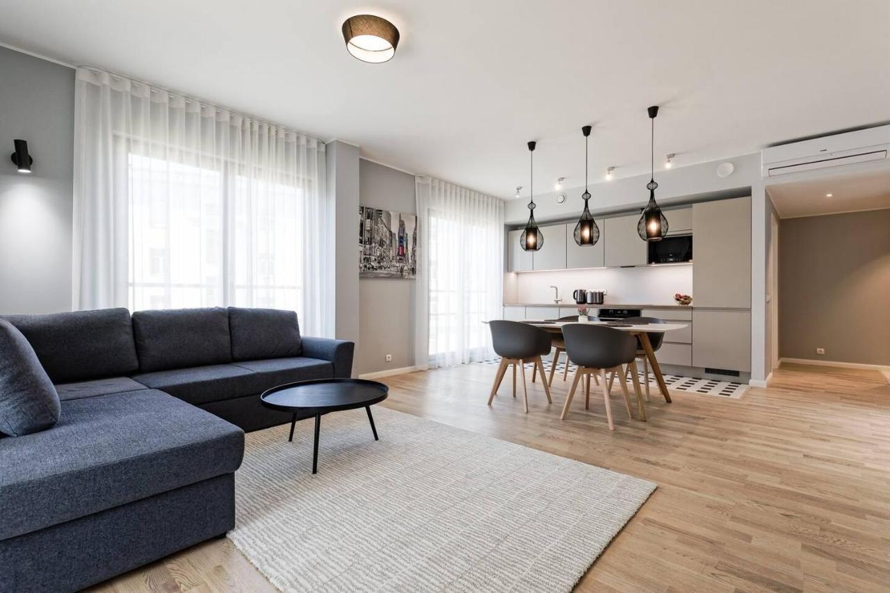 Central Apartments, Quiet With Free Parking And Ac. Reval Esterno foto