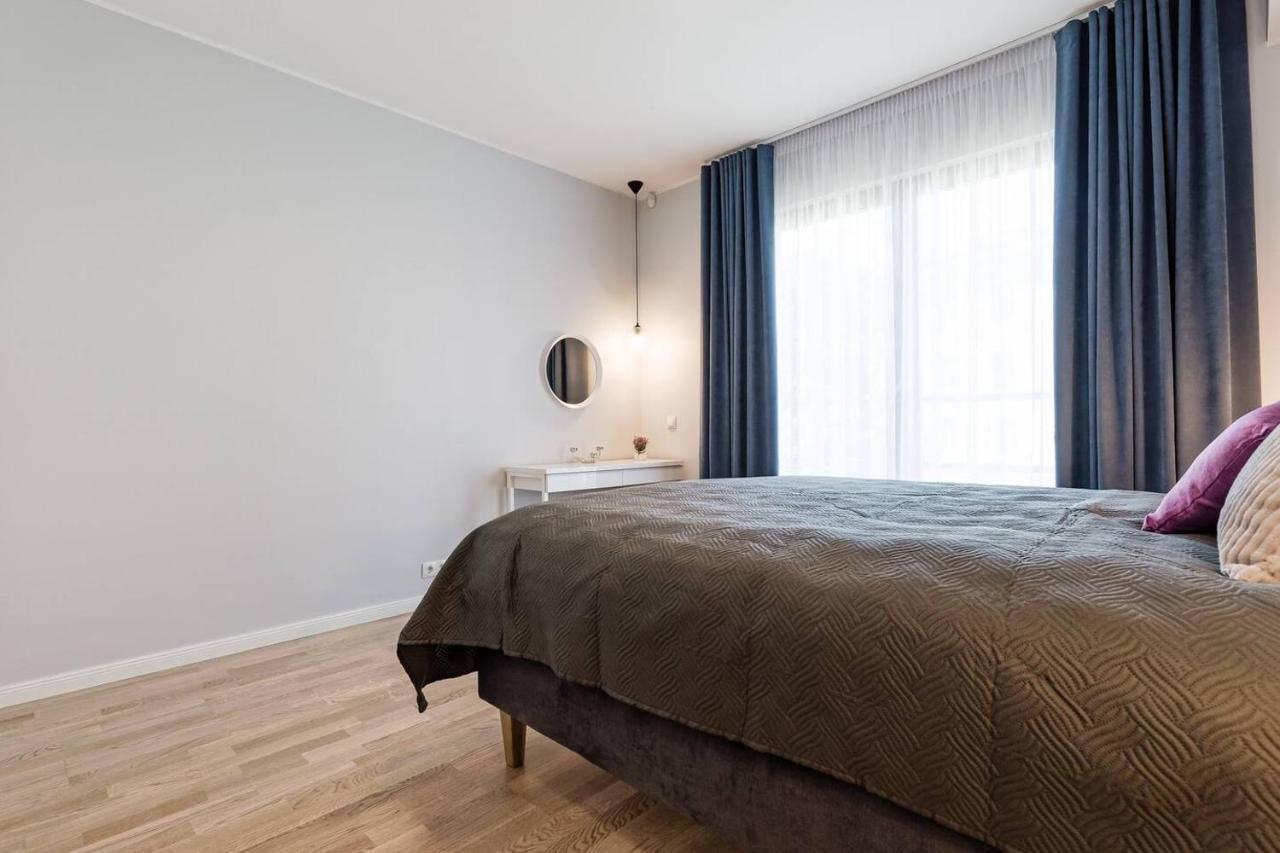Central Apartments, Quiet With Free Parking And Ac. Reval Esterno foto