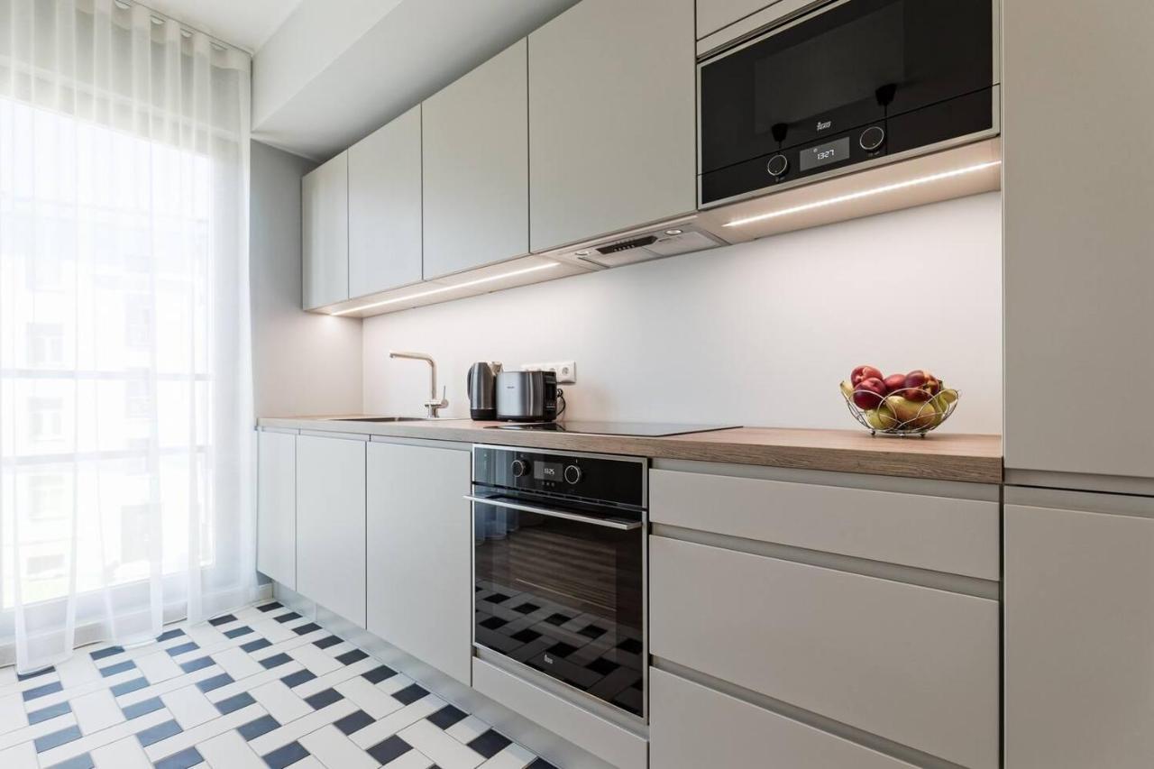 Central Apartments, Quiet With Free Parking And Ac. Reval Esterno foto