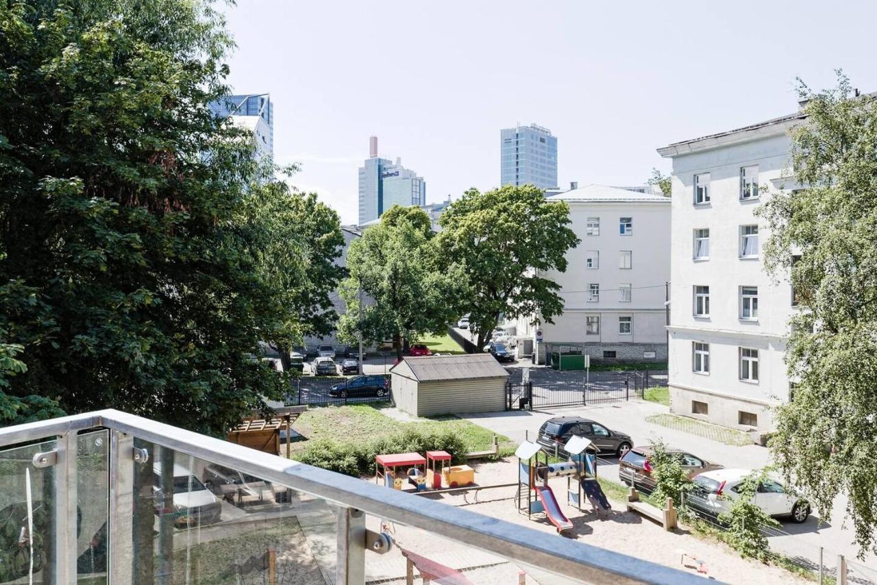 Central Apartments, Quiet With Free Parking And Ac. Reval Esterno foto