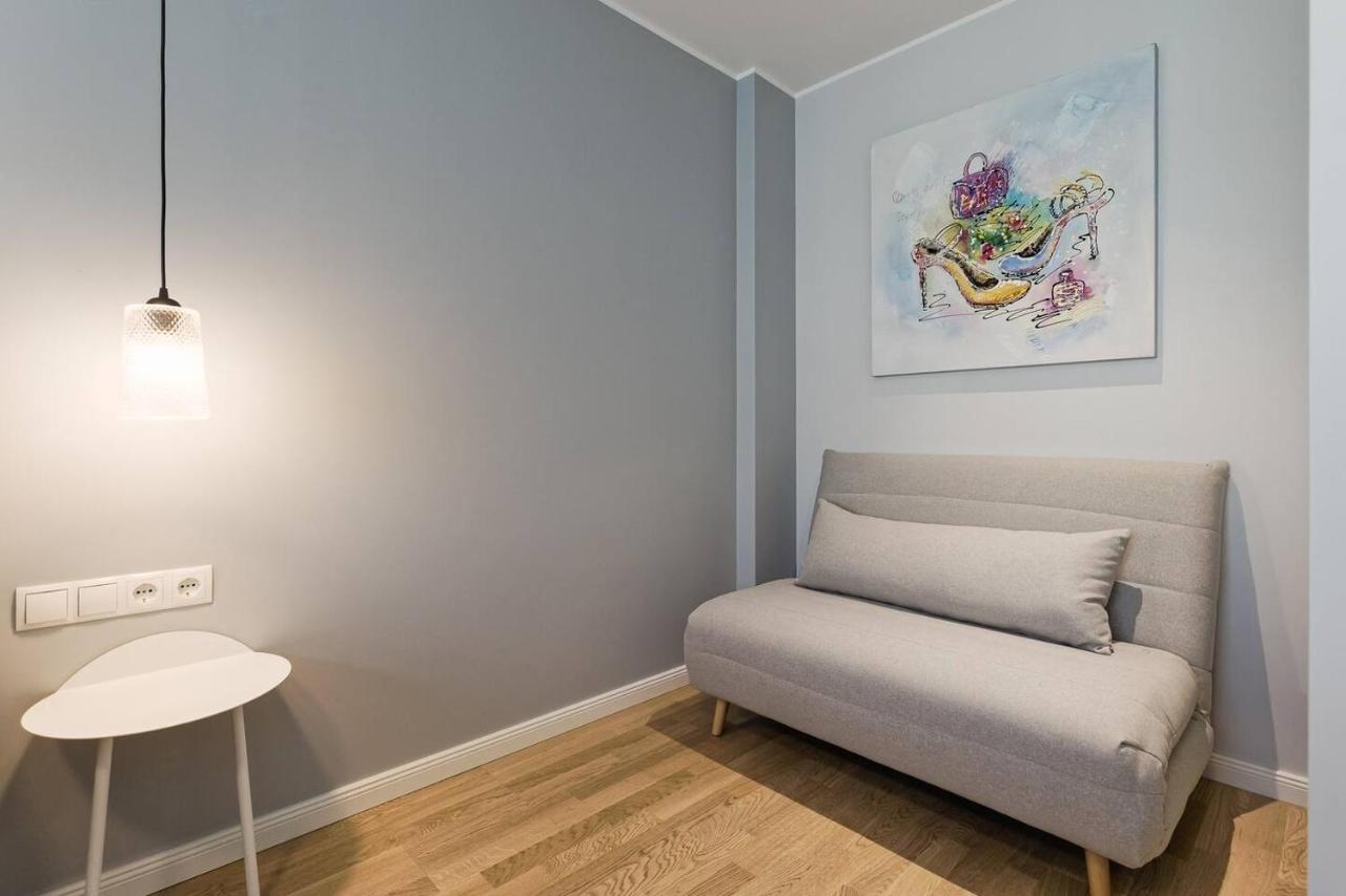 Central Apartments, Quiet With Free Parking And Ac. Reval Esterno foto
