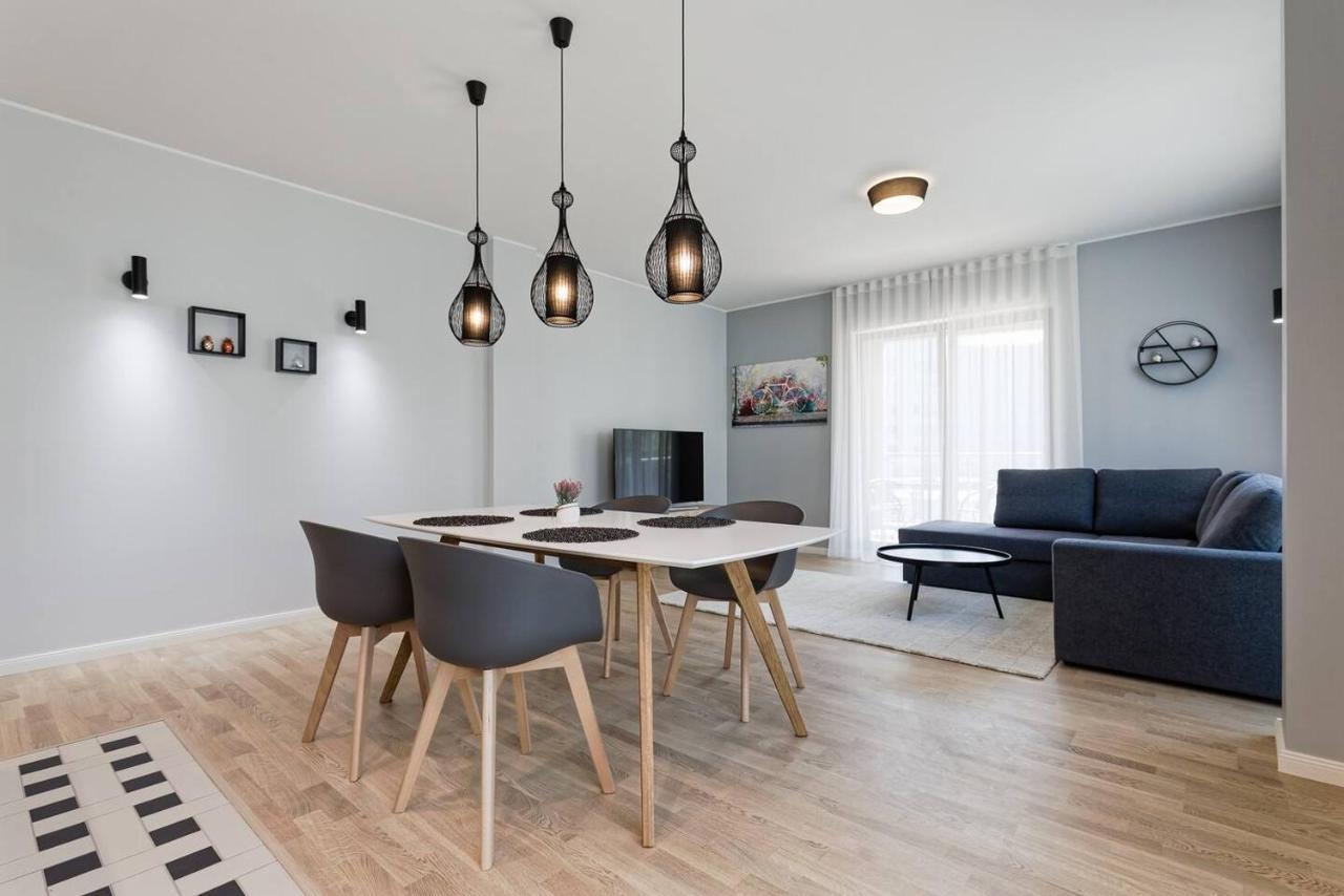 Central Apartments, Quiet With Free Parking And Ac. Reval Esterno foto
