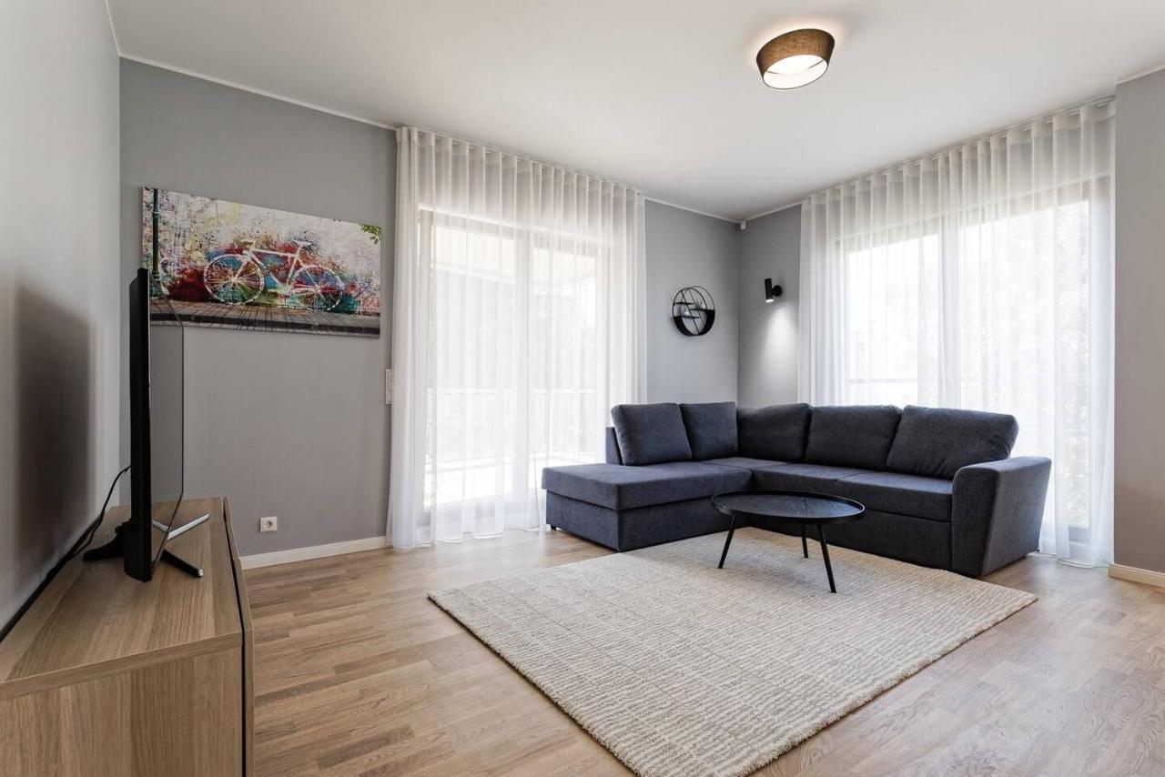 Central Apartments, Quiet With Free Parking And Ac. Reval Esterno foto