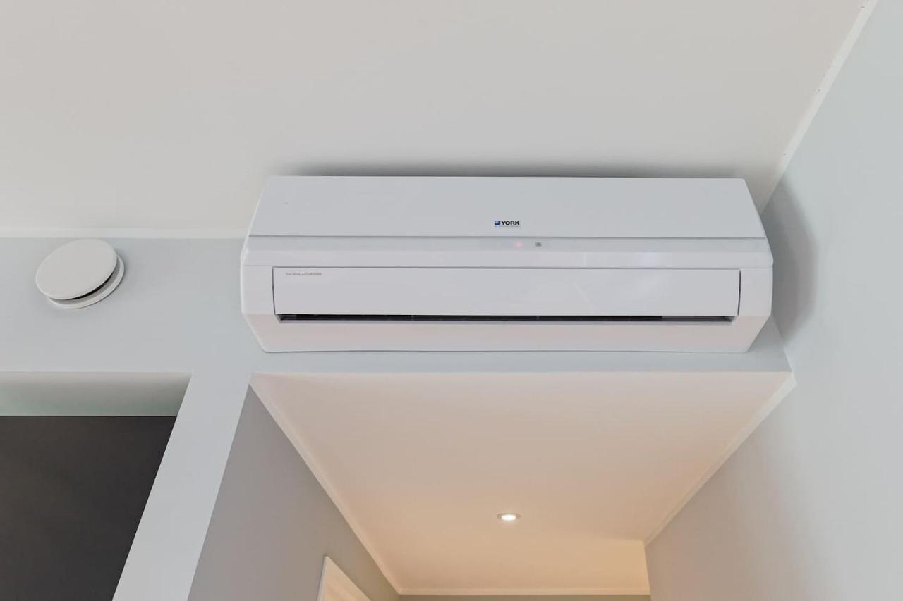 Central Apartments, Quiet With Free Parking And Ac. Reval Esterno foto