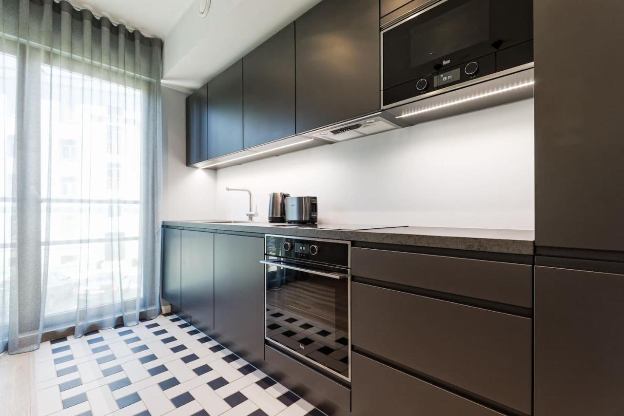 Central Apartments, Quiet With Free Parking And Ac. Reval Esterno foto
