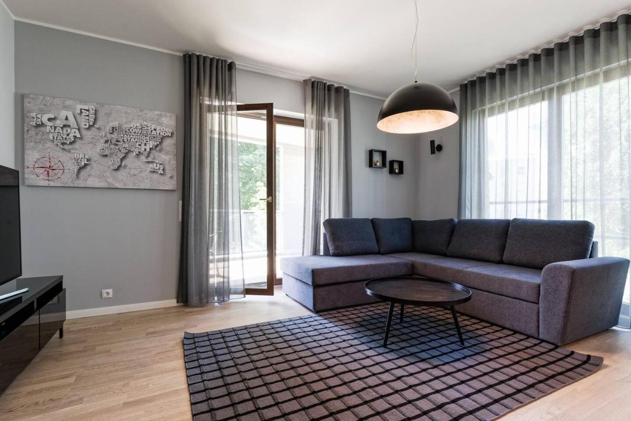 Central Apartments, Quiet With Free Parking And Ac. Reval Esterno foto
