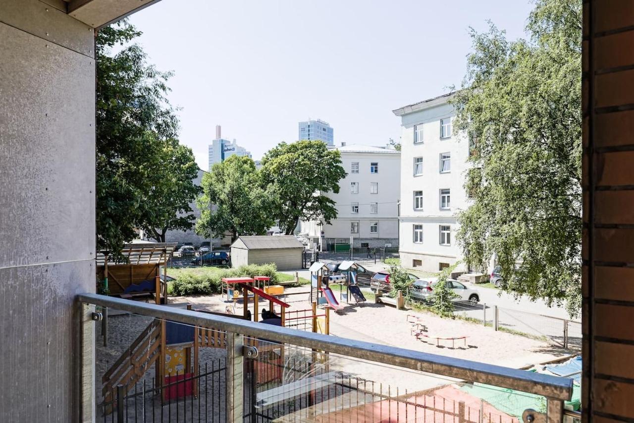 Central Apartments, Quiet With Free Parking And Ac. Reval Esterno foto