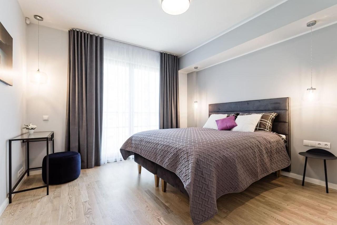Central Apartments, Quiet With Free Parking And Ac. Reval Esterno foto