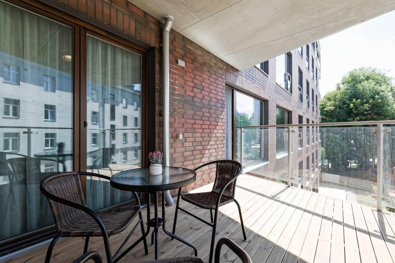 Central Apartments, Quiet With Free Parking And Ac. Reval Esterno foto