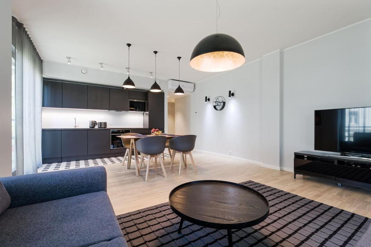 Central Apartments, Quiet With Free Parking And Ac. Reval Esterno foto