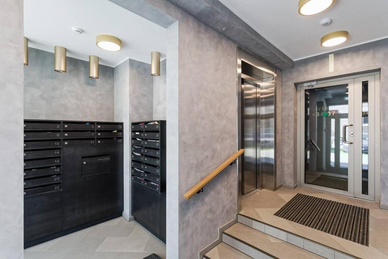 Central Apartments, Quiet With Free Parking And Ac. Reval Esterno foto