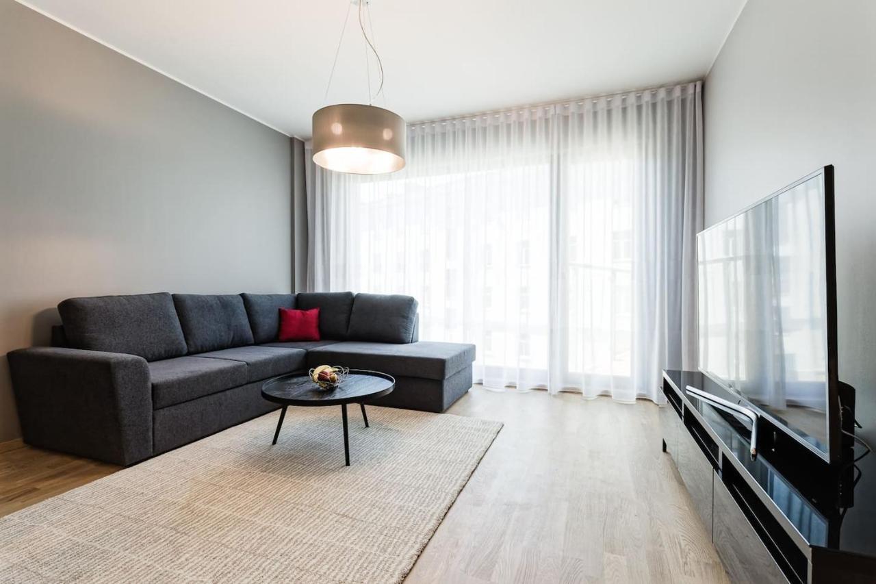 Central Apartments, Quiet With Free Parking And Ac. Reval Esterno foto