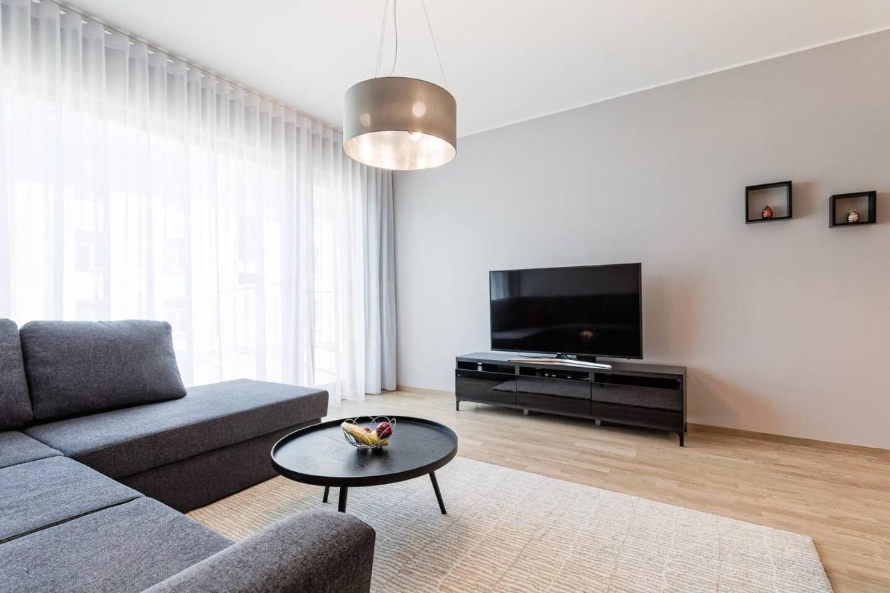 Central Apartments, Quiet With Free Parking And Ac. Reval Esterno foto