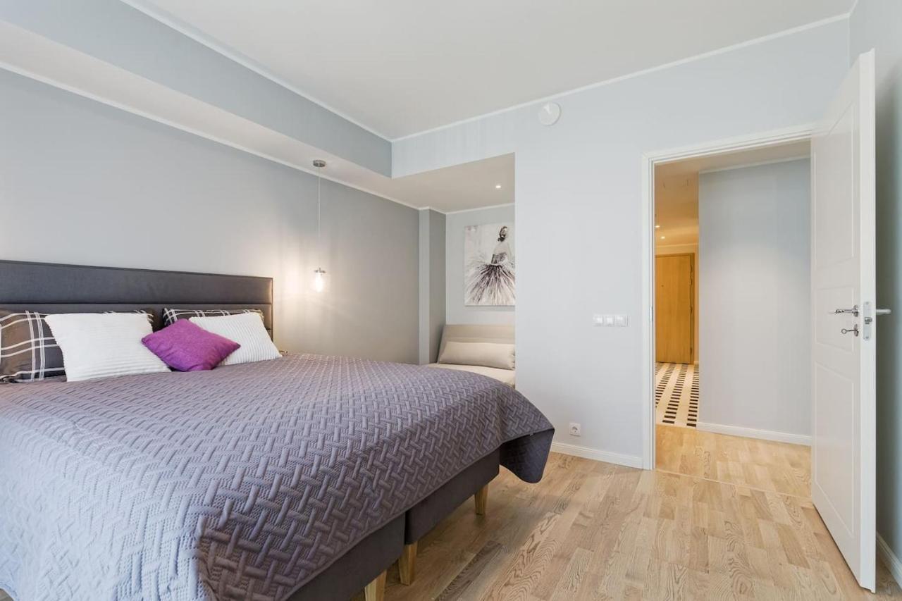 Central Apartments, Quiet With Free Parking And Ac. Reval Esterno foto