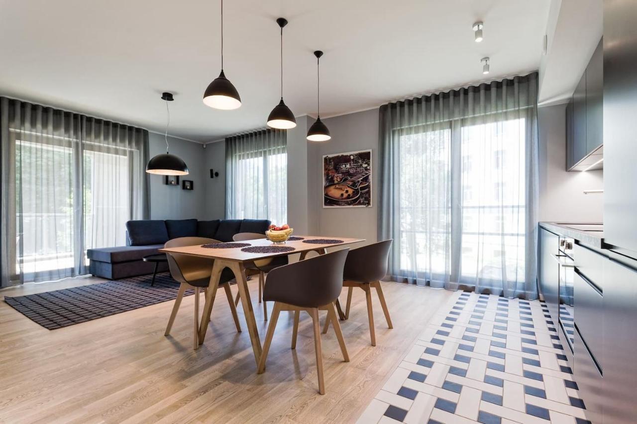 Central Apartments, Quiet With Free Parking And Ac. Reval Esterno foto