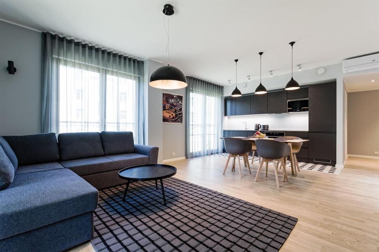 Central Apartments, Quiet With Free Parking And Ac. Reval Esterno foto