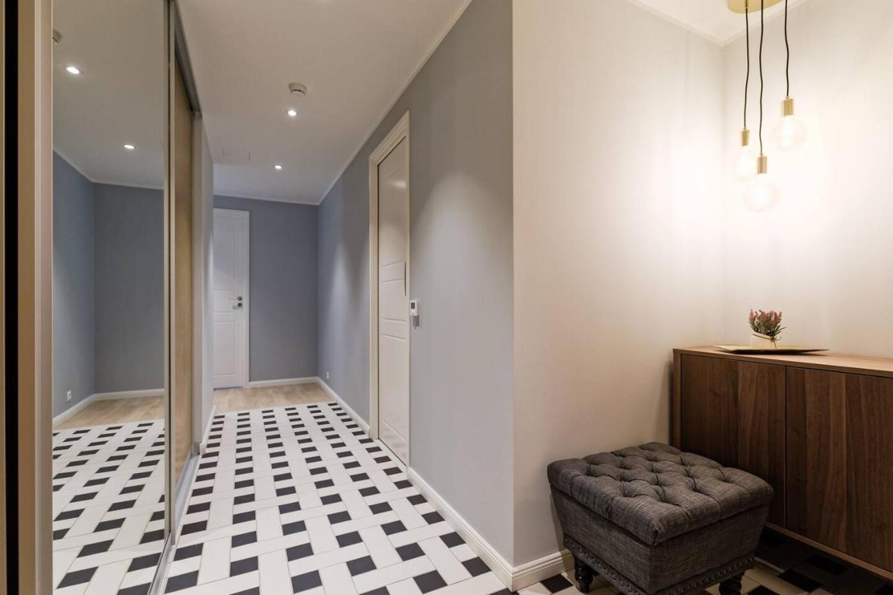Central Apartments, Quiet With Free Parking And Ac. Reval Esterno foto