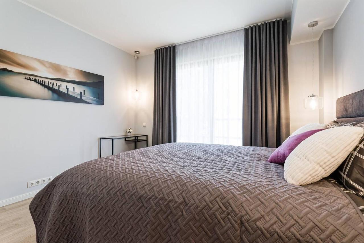 Central Apartments, Quiet With Free Parking And Ac. Reval Esterno foto